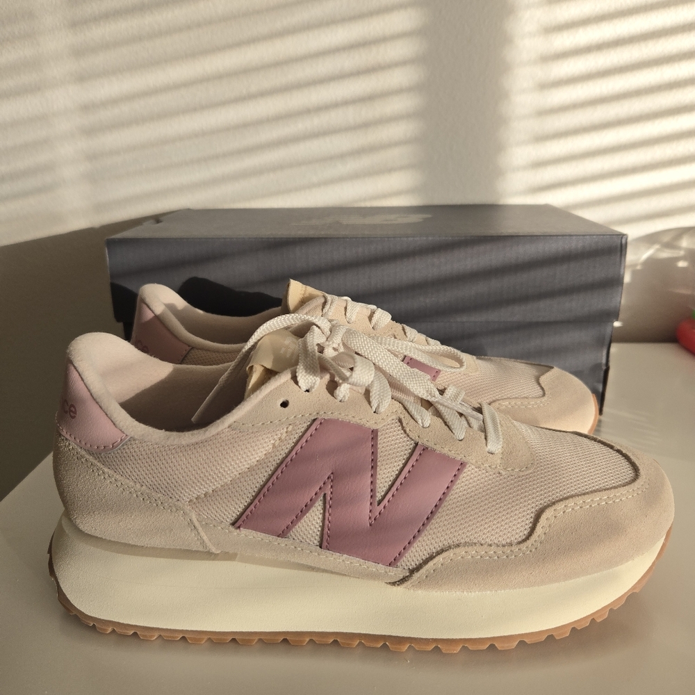 New Balance Classic Women's 237 Sneakers - Beige Pink